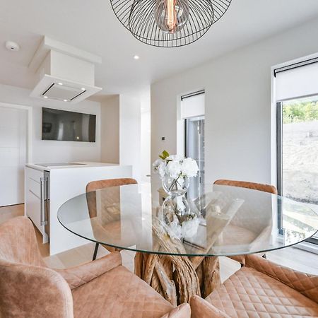 1 The Nest - Luxury Modern House Nr Beach & Bars With Sea Views & Free Parking Villa Charlestown  Bagian luar foto