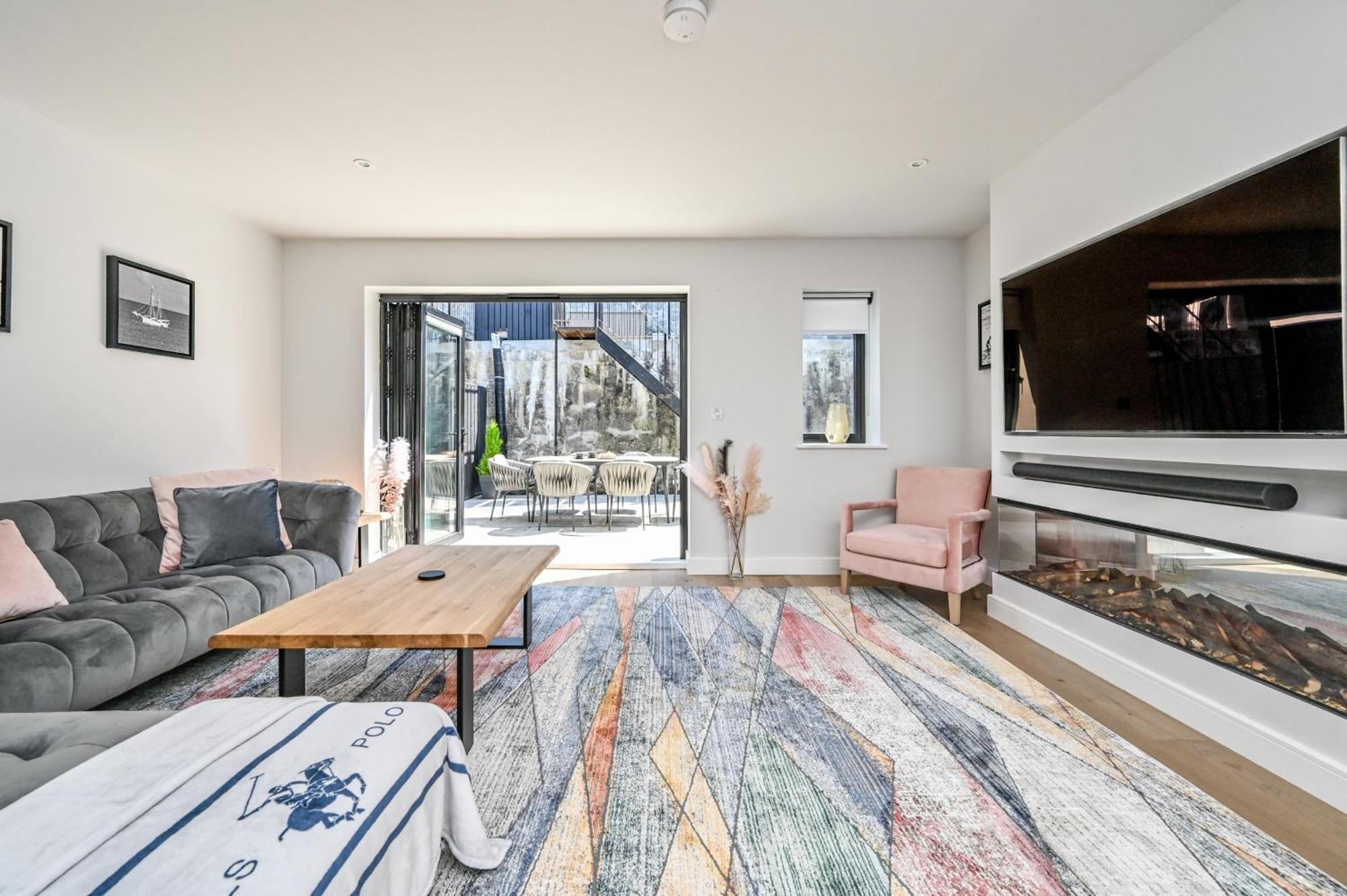 1 The Nest - Luxury Modern House Nr Beach & Bars With Sea Views & Free Parking Villa Charlestown  Bagian luar foto
